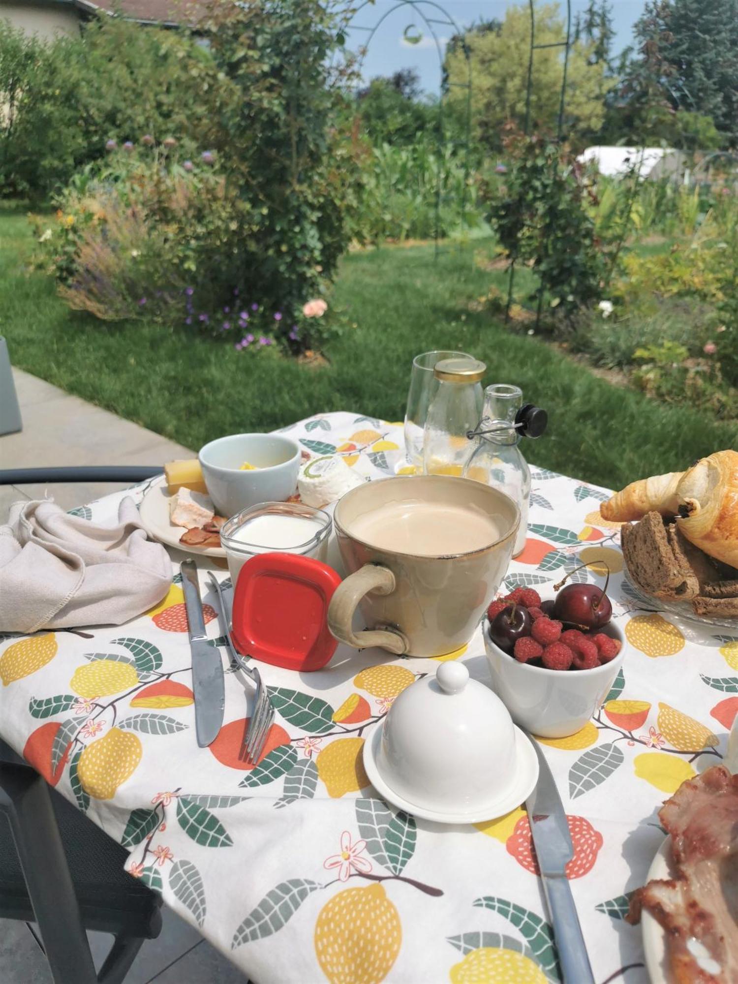 Au Jardin Des Deux Roches Bed and Breakfast Prissé Buitenkant foto